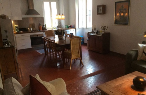 Old Town Apartment | Charming apartment on the Cours Saleya, vieux Nice. 200 meters from the beach!