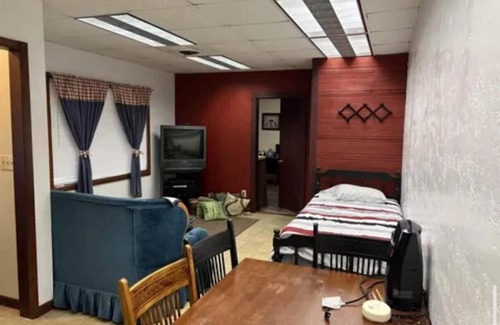 Ipava Apartment | Charming apartment that sleeps 6 in superb Ipava