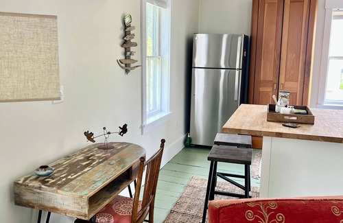 Tenants Harbor Apartment | Charming Apartment Retreat Overlooking the Water. Gallery and Spa next door!