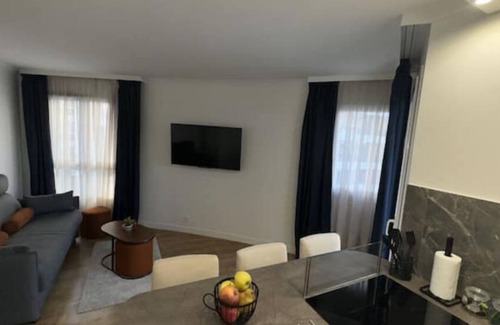 Parc-Nord Apartment | Charming apartment with terrace, near Paris