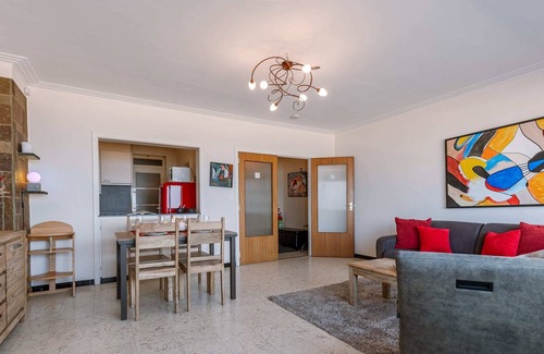 Mariakerke Apartment | Charming apartment with frontal seaview
