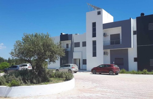 Bouficha Apartment | Charming app. S+2 modern, ground floor, furnished with pool access & mountain view