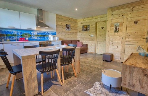 Crest-Voland Apartment | Charming apt. at the foot of the slopes, near center, with terrace, ski locker, and parking