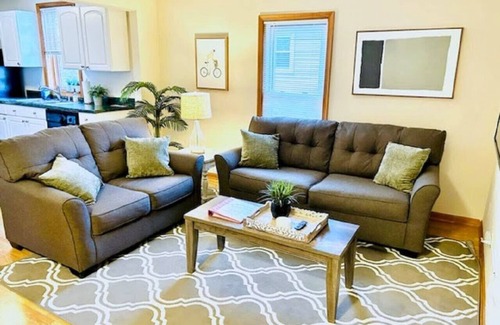 Libertyville Apartment | Charming apt in DT Libertyville - Near Naval Base