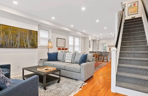 Ardmore House | Charming Ardmore Home - Sleeps 7