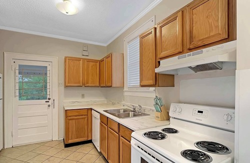 Chatham Crescent Apartment | Charming Ardsley Park Hideaway