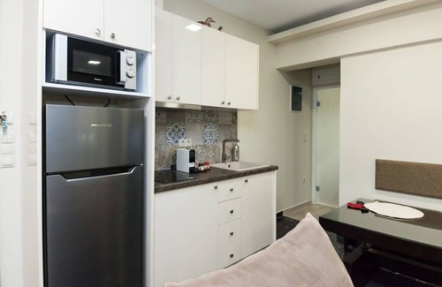 Kallithea Apartment | Charming Athinas House with Modern Touches