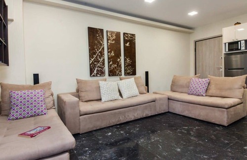 Kallithea Apartment | Charming Athinas House with Modern Touches