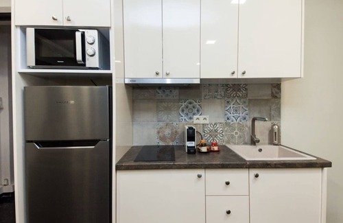 Kallithea Apartment | Charming Athinas House with Modern Touches