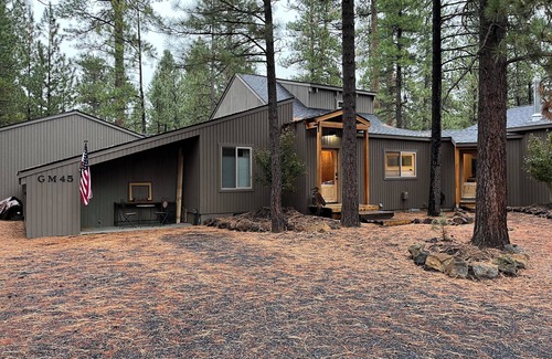 Black Butte Ranch House | Charming attached 700sf studio Casita with AC and WiFi in Black Butte Ranch.