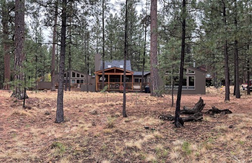 Black Butte Ranch House | Charming attached 700sf studio Casita with AC and WiFi in Black Butte Ranch.