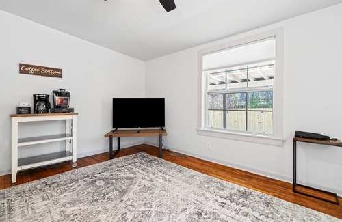 South Lamar Villa | Charming Austin Home in Villas | Sleeps 6 Guests