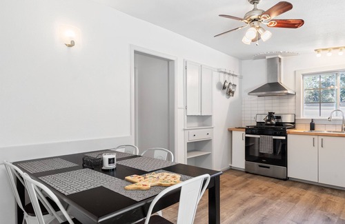 South Lamar Villa | Charming Austin Home in Villas | Sleeps 6 Guests