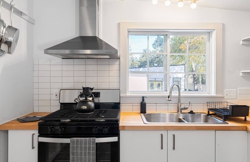 South Lamar Villa | Charming Austin Home in Villas | Sleeps 6 Guests