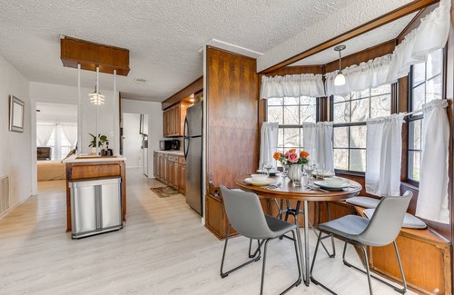 West Oak Hill House | Charming Austin Home on 2 Acres: BBQ & Yard!