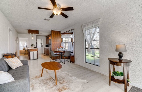 West Oak Hill House | Charming Austin Home on 2 Acres: BBQ & Yard!