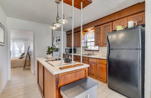 West Oak Hill House | Charming Austin Home on 2 Acres: BBQ & Yard!