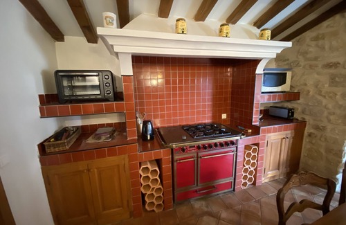 Cucuron House | Charming, authentic stone house with swimming pool in the heart of the Luberon