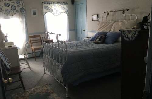 Hollis Bed & Breakfast | Charming B&B in lovely Hollis with Function Room -Rent by whole house or by Room