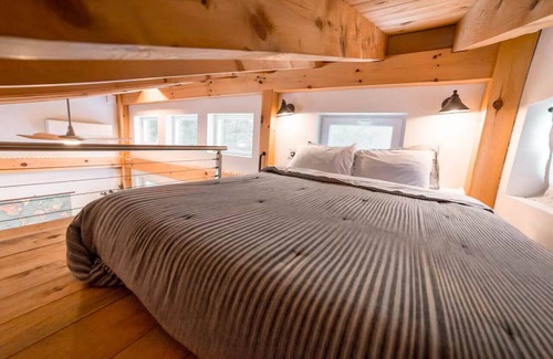 Crescent City Bed & Breakfast | Charming B&B with WiFi, AC in serene Crescent City
