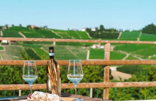 Neive Bed & Breakfast | Charming B&B with WiFi and AC in picturesque Piemonte