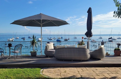Hagnau Apartment | Charming "Backbord" apartment - with lake view and sunbathing lawn right by the water