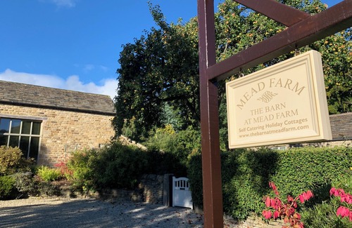 Hope Valley House | Charming Barn in Hope Valley - The Heart of the Peak District. Sleeps 7