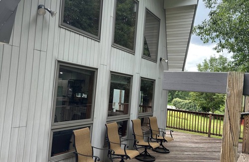 Adair House | Charming Barndominium with AC and full amenities in Colchester - 3 bedrooms