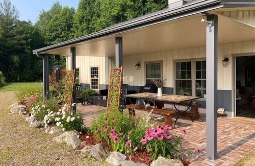Cullowhee House | Charming Barndominium - 5 minutes from lake access and hiking trail - PAZ Place