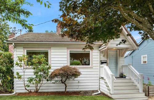 Maple Leaf House | Charming Basement Suite with Private Entrance