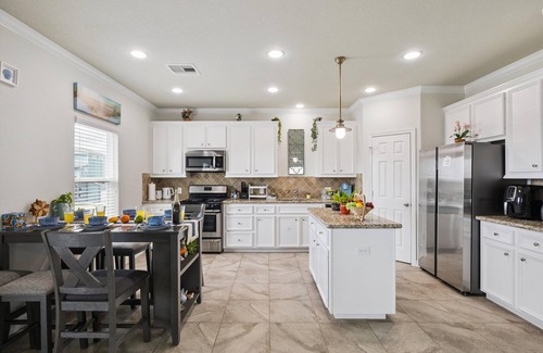 El Lago House | Charming bayside retreat waterfront 2-bedroom 2 full bath house with WiFi, AC