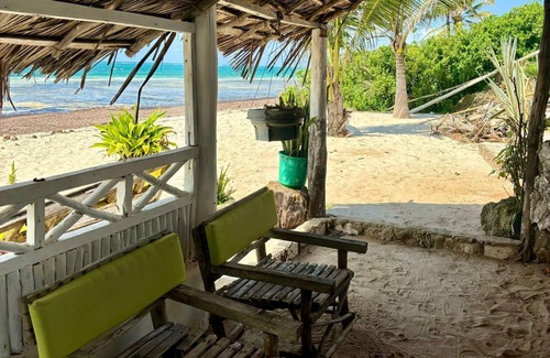 Tiwi Cottage | Charming beach-front cottage in Tiwi for easy-going friends with AC and WiFi