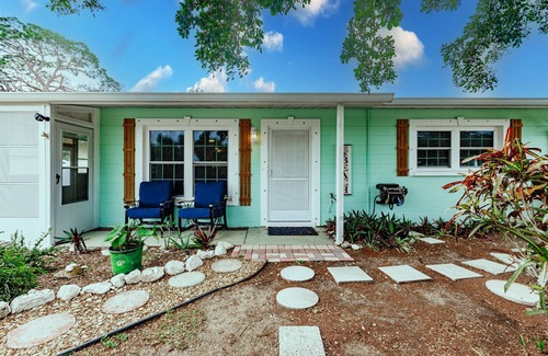 Venice House | Charming beach house Venice Island FL Close to downtown, beaches and bike trail.