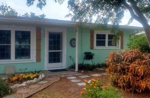 Venice House | Charming beach house Venice Island FL Close to downtown, beaches and bike trail.