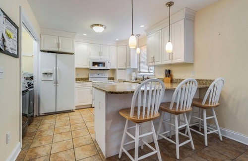 Country Club Estates House | Charming Beach Home: 3 Blocks to Beach, 5 Bedrooms, Ensuite Baths & More!