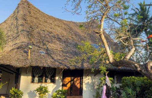 Ukunda House | Charming beachfront 4-bedroom cottage in Msambweni, 45 minutes from Diani.