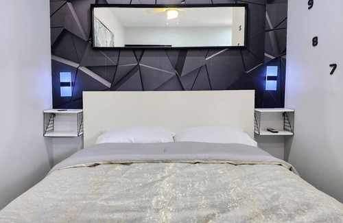 Country Walk Bed & Breakfast | Charming bed & breakfast with WiFi and AC in lovely Miami
