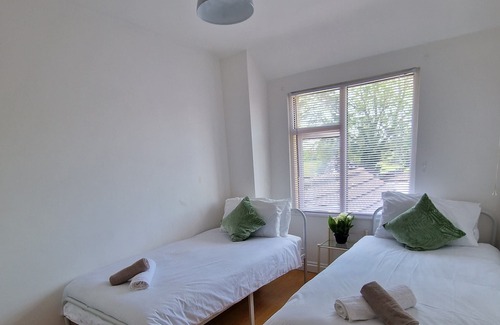 Bedford House | Charming Bedford Hideaway with FREE PARKING!