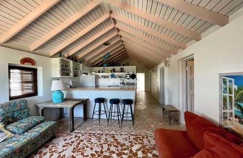 Balfour Town House | Charming "Blackbeards Quarters" ,Salt Cay home for family and friends