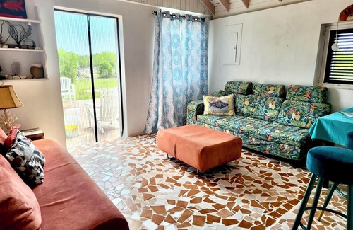 Balfour Town House | Charming "Blackbeards Quarters" ,Salt Cay home for family and friends