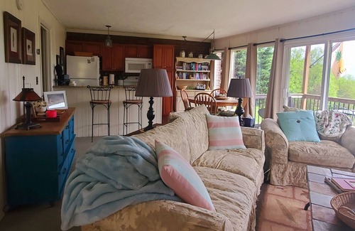 Dan River Ski Chalet | Charming Blue Ridge Parkway Chalet near Mt Airy, Mabry Mill, wineries and more.