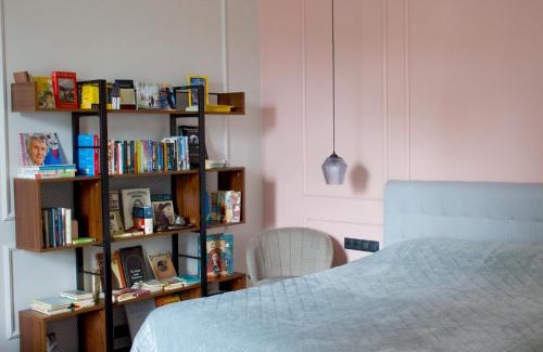 Voru Apartment | Charming Booklovers' Apartment in Old Town