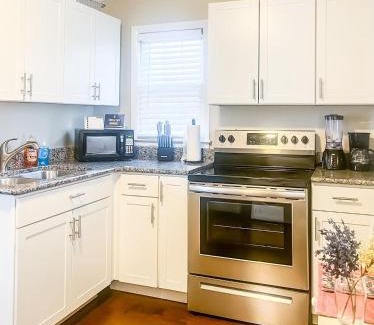 Huntsville House | Charming Boutique Shotgun-Walk to Five Points Shops
