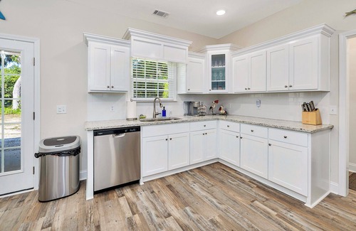 Darien House | Charming Brand New 3/2 Home- Downtown Darien 5 min away-High Speed internet