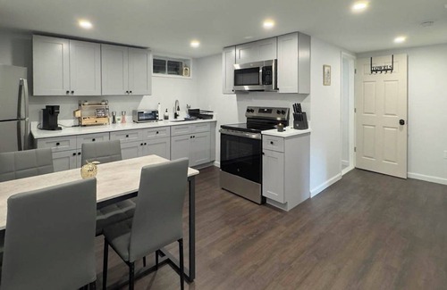 East Haven Apartment | Charming Brand New Apartment with AC in vibrant New Haven-Near Tweed Airport