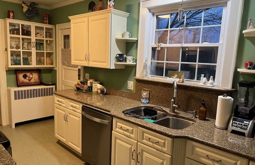 Hollins House | Charming brick ranch with an acre of beautiful garden