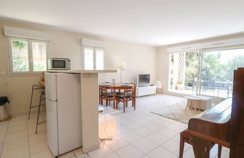 Le Cannet Apartment | Charming & bright flat with AC, Garden 300m² and Closed Garage - BENAKEY