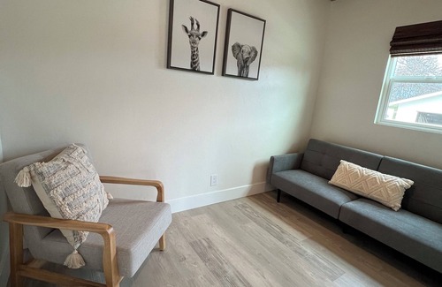 Clovis House | Charming bungalow in Clovis foothills with AC