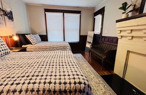 Jonesville House | Charming Bungalow in the heart of Elkin!