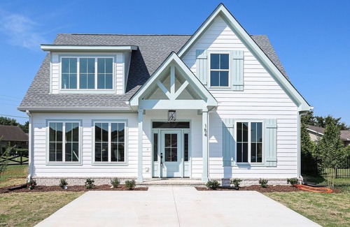 Winchester House | Charming Bungalow in beautiful Barefoot Bay - Fire pit, lakefront pool and more